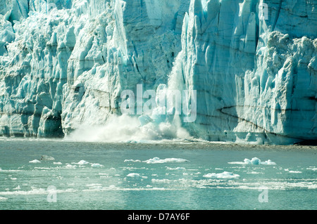 Iceberg parto, Marjerie ghiacciaio, Glacier Bay, Alaska, STATI UNITI D'AMERICA Foto Stock