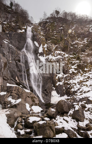 Pistyll Rhaeadr cascata vicino Penmaenmawr il Nord del Galles conosciuto localmente come Aber cade. Foto Stock