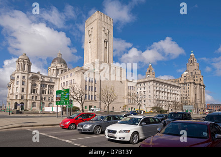 Il Liverpool edifici pierhead visto dalla parte posteriore sul filamento. Foto Stock