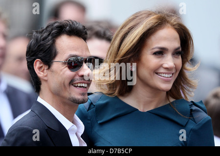 Marc Anthony e Jennifer Lopez Simon Fuller riceve una stella sulla Hollywood Walk of Fame di Los Angeles, California - 23.05.11 Foto Stock