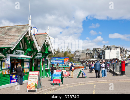 Sistema di cottura a vapore e crociere sul lago ufficio prenotazioni Lago di Windermere a Bowness on Windermere Cumbria Lake District Inghilterra UK GB EU Europe Foto Stock