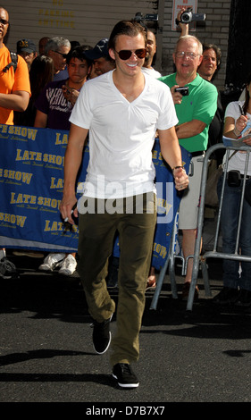 Dan Wheldon 2001 Indy 500 Vincitore al di fuori del Ed Sullivan Theater per 'il David Letterman Show di New York City, Stati Uniti d'America - 06.06.11 Foto Stock