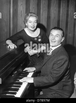 L'attrice e cantante Martha Eggerth e suo marito Jan Kiepura durante un concerto a Berlino nel gennaio 1960. Foto Stock