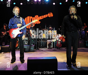 Peter Tork e Davy Jones dei Monkees eseguire a Pompano Beach Anfiteatro Pompano Beach, Florida - 05.06.11 Foto Stock