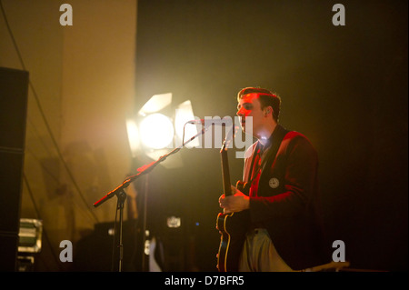 Due porte di Cinema Club performing live at O2 Brixton Academy di Londra - Inghilterra - 03.06.11 Foto Stock