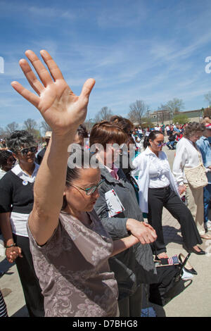 Warren, Michigan, Stati Uniti d'America. L annuale Giornata Nazionale di Preghiera rispetto al city hall. Credito: Jim West / Alamy Live News Foto Stock