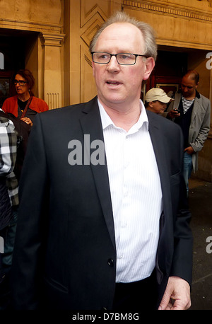 Peter Davison 'Much Ado about Nothing' premere notte, tenutasi al Wyndham's Theatre - Partenze di Londra - Inghilterra - 01.06.11 Foto Stock