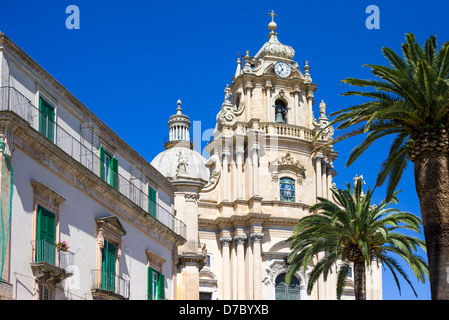 Europa Italia, sicilia,,Ragusa Ibla, la Piazza del Duomo di San Giorgio duomo progettato da Rosario Gagliardi Foto Stock