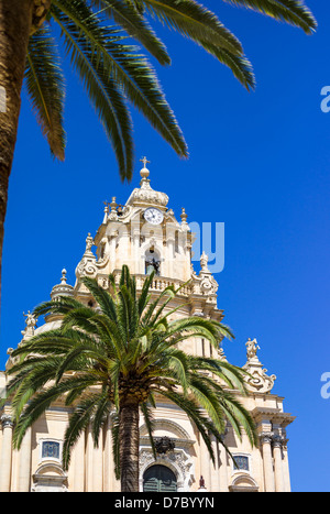 Europa Italia, sicilia,,Ragusa Ibla, la Piazza del Duomo di San Giorgio duomo progettato da Rosario Gagliardi Foto Stock