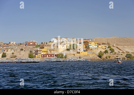 Lago Nasser & NUBIAN VILLAGE A SCELLAL ASWAN EGITTO 10 Gennaio 2013 Foto Stock