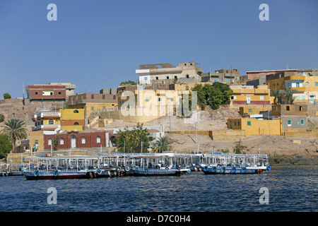 Lago Nasser & NUBIAN VILLAGE A SCELLAL ASWAN EGITTO 10 Gennaio 2013 Foto Stock