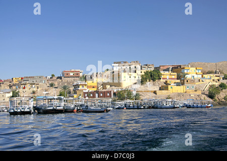 Lago Nasser & NUBIAN VILLAGE A SCELLAL ASWAN EGITTO 10 Gennaio 2013 Foto Stock