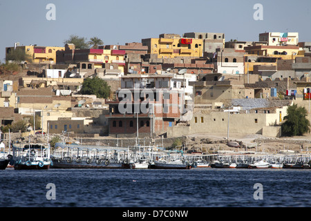 Lago Nasser & NUBIAN VILLAGE A SCELLAL ASWAN EGITTO 10 Gennaio 2013 Foto Stock