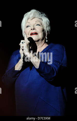 Line Renaud performing live in concerto a Parigi Olympia di Parigi, Francia - 25.05.11 Foto Stock