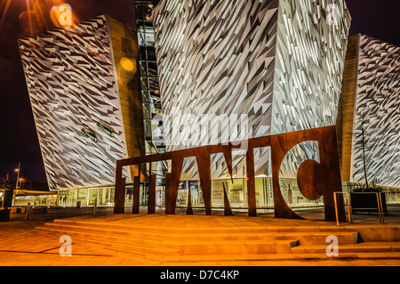 Titanic Edificio, Belfast, a notte Foto Stock