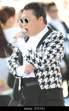 New York, Stati Uniti d'America. Il 3 maggio 2013. Psy sul palco per la NBC Today Show Toyota Serie di concerto con PSY, Rockefeller Plaza di New York, NY Maggio 3, 2013. Foto di: Kristin Callahan/Everett raccolta/Alamy Live News Foto Stock