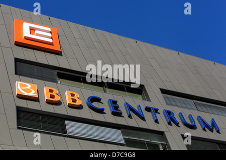 Sede azienda CEZ,Ceco distributore di energia, segno sulla costruzione, Duhová street, Praga Repubblica Ceca Foto Stock