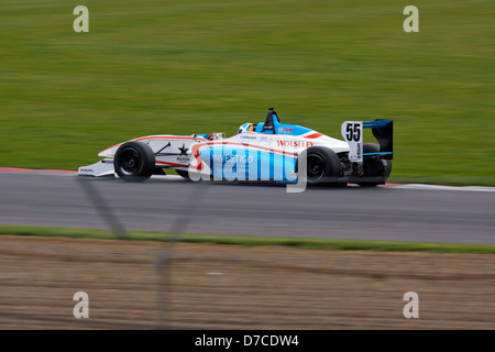 F4 (Formula 4) car a Silverstone nel Regno Unito Apr 2013 Foto Stock