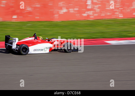 F4 (Formula 4) car a Silverstone nel Regno Unito Apr 2013 Foto Stock