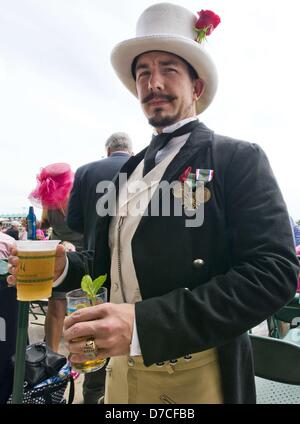 Louisville, Kentucky, Stati Uniti d'America. Il 3 maggio 2013. su Kentucky Oaks giorno a Churchill Downs Louisville, nel Kentucky il 3 maggio 2013. (Immagine di credito: credito: Scott Serio/eclipse/ZUMAPRESS.com/Alamy Live News) Foto Stock