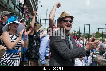 Louisville, Kentucky, Stati Uniti d'America. Il 3 maggio 2013. su Kentucky Oaks giorno a Churchill Downs Louisville, nel Kentucky il 3 maggio 2013. (Immagine di credito: credito: Scott Serio/eclipse/ZUMAPRESS.com/Alamy Live News) Foto Stock