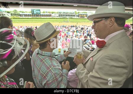 Louisville, Kentucky, Stati Uniti d'America. Il 3 maggio 2013. su Kentucky Oaks giorno a Churchill Downs Louisville, nel Kentucky il 3 maggio 2013. (Immagine di credito: credito: Scott Serio/eclipse/ZUMAPRESS.com/Alamy Live News) Foto Stock