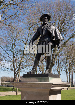 Statua di Sir Walter Raleigh a Greenwich National Maritime Museum di Londra, Regno Unito Foto Stock