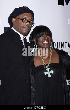 Samuel L. Jackson e LaTanya Richardson Jackson apertura notturna dopo essere partito per la Broadway giocare "cima" tenutasi presso Foto Stock