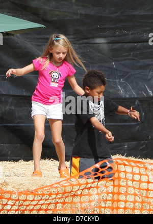 Heidi Klum i bambini Henry e Leni Samuel celebrità trascorrere il pomeriggio al signor ossa Pumpkin Patch in West Hollywood ovest Foto Stock