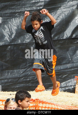 Heidi Klum figlio di Henry Samuel celebrità trascorrere il pomeriggio al signor ossa Pumpkin Patch in West Hollywood West Hollywood, Foto Stock