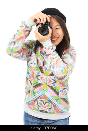 Un sorridente adolescente in possesso di una fotocamera. Loghi leggibile rimosso. Foto Stock