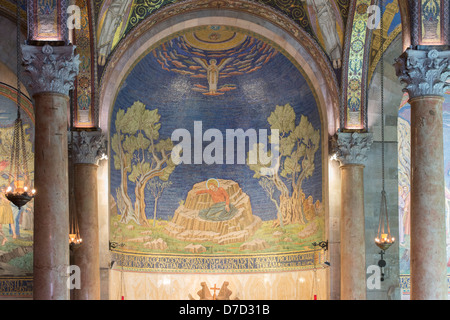 Una parete mosaico raffigurante l'agonia di Gesù nella Chiesa di tutte le nazioni costruito nel giardino del Getsemani, Gerusalemme, Israele Foto Stock