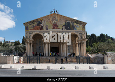 L'esterno della chiesa di tutte le nazioni costruito sul sito del Giardino del Getsemani in Gerusalemme, Israele Foto Stock