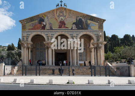 L'esterno della chiesa di tutte le nazioni costruito sul sito del Giardino del Getsemani in Gerusalemme, Israele Foto Stock