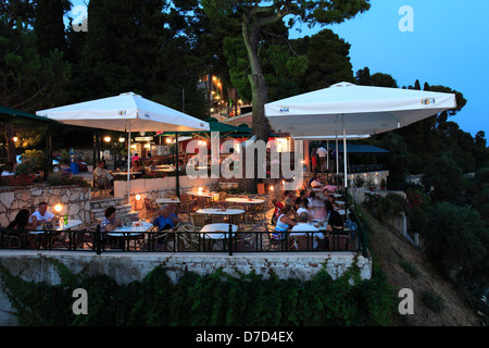 Il Café bar che si affaccia su mouse Island, Corfù Corfù, Grecia, Europa Foto Stock