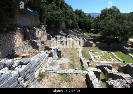 Edifici in rovina, antica Butrinto, Sito Patrimonio Mondiale dell'UNESCO, Butrinto Parco Nazionale, Saranda distretto, Albania, Europa Foto Stock