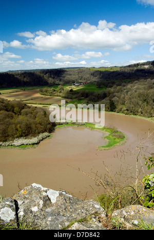 Fiume wye da wintours leap sul offas dyke sentiero vicino a Chepstow inglese confine gallese Foto Stock