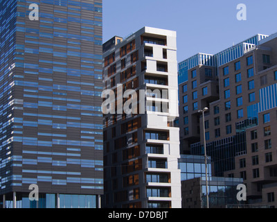 Il codice a barre, un nuovo quartiere degli affari nel centro di Oslo Norvegia , interessante e variegato di facciate, di linee e spazi, new skyline Foto Stock