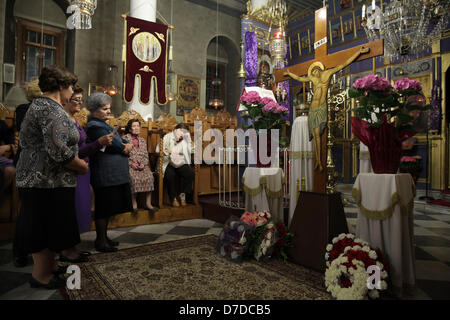 Xanthi, Grecia. Il 3 maggio 2013. Una statua in legno di Gesù Cristo all'interno di una chiesa in Grecia nel maggio 02,2013. Credito: Yiannis Kourtoglou / Alamy Live News Foto Stock