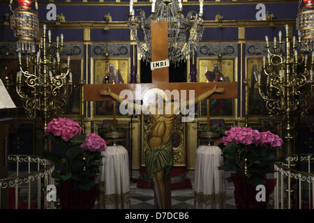 Xanthi, Grecia. Il 3 maggio 2013. Una statua in legno di Gesù Cristo all'interno di una chiesa in Grecia nel maggio 02,2013. Credito: Yiannis Kourtoglou / Alamy Live News Foto Stock