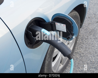 Auto elettrica della stazione di carica Foto Stock