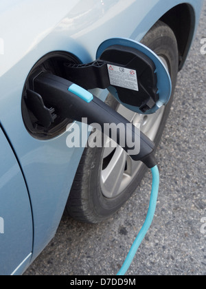 Auto elettrica della stazione di carica Foto Stock