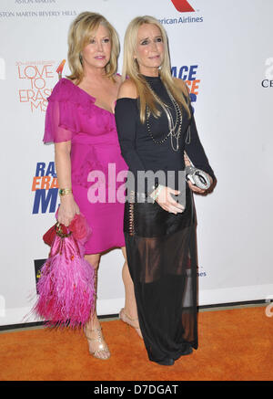 Los Angeles, California, USA. Il 3 maggio 2013. Kim Richards, Kathy Hilton che frequentano la ventesima gara annuale per cancellare MS gala tenutosi presso l'Hyatt Regency Century Plaza a Century City, California, il 3 maggio 2013. 2013(Immagine di credito: credito: D. lunga/Globe foto/ZUMAPRESS.com/Alamy Live News) Foto Stock