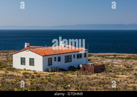 Vecchio U.S. Coast Guard edificio creato nella missione in stile revival su East Anacapa, Channel Islands National Park, California Foto Stock