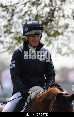 Badminton Horse Trials, UK. Il 4 maggio, 2013. Zara Phillips in sella ad alta unito al 2013 Badminton Horse Trials Foto Stock