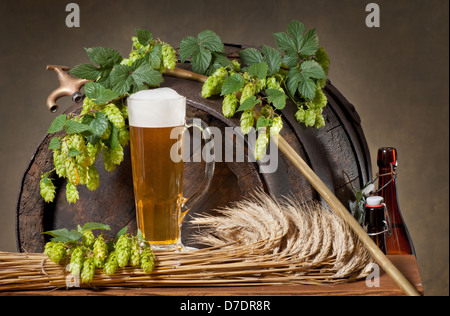 Ancora vita con la birra Foto Stock