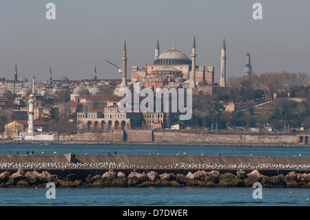 Hagia Sophia è un ex ortodossi basilica patriarcale, più tardi una moschea, e ora un museo ad Istanbul in Turchia Foto Stock