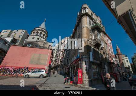 La Torre di Galata chiamato la torre di Cristo dai genovesi è un medievale torre in pietra nel quartiere di Galata di Istanbul Foto Stock