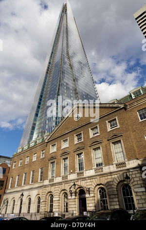 La Shard aumenta al di sopra di Boland House, Kings College di Londra, ragazzo Campus Foto Stock