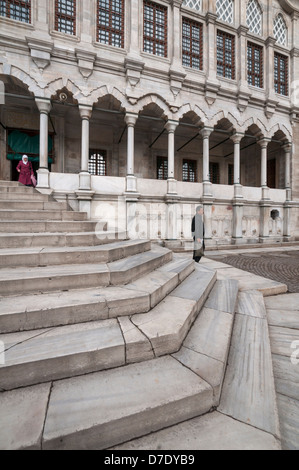 Scale di Nuruosmaniye moschea di Istanbul, Turchia Foto Stock